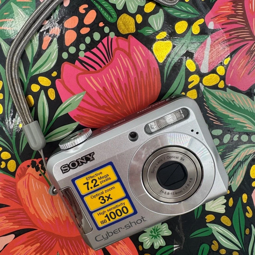 Sony Cyber-shot DSC-S650 7.2MP Digital Camera Silver 3x Optical Zoom Y2K Vtg Box